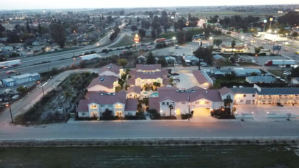 Garden Inn and Suites 39/48