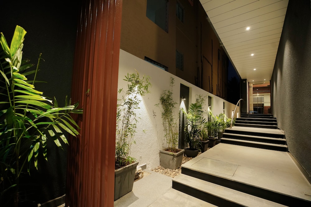 The Pommels Business Hotel 23/25