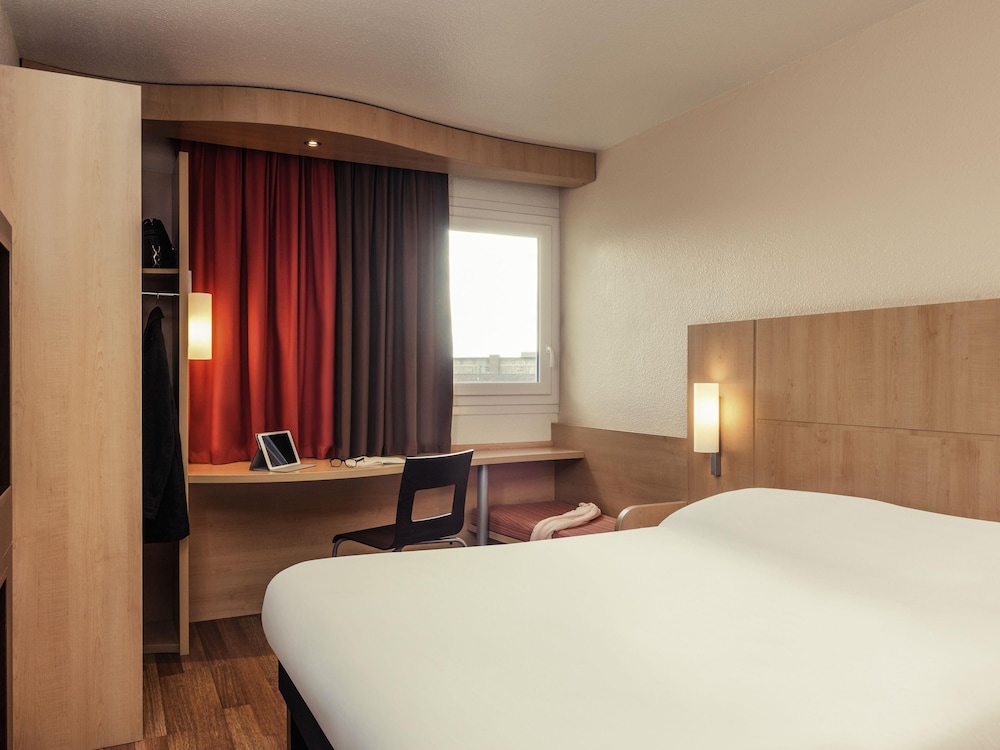 ibis Epinay sur seine Gennevilliers 25/72