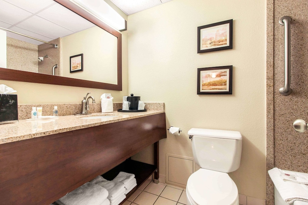 Comfort Inn and Suites Omaha Central 39/42