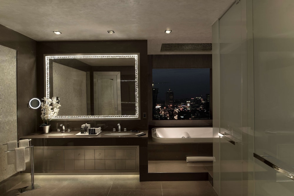 Lobby at Hyatt Centric Levent Istanbul, ISTANBUL