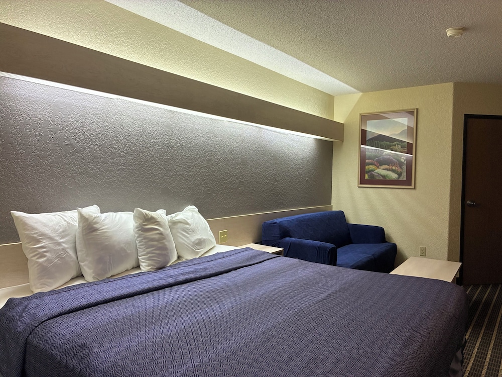 Travelodge by Wyndham Chadron 14/28