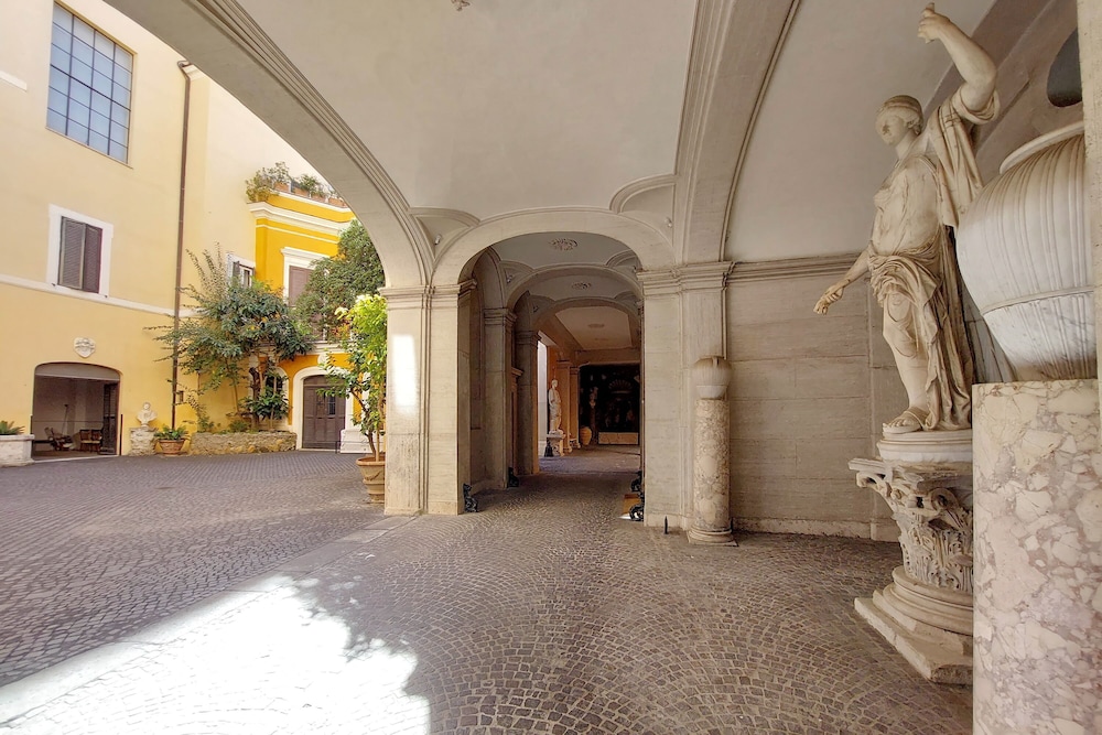 Trevi Rome Suite 39/50