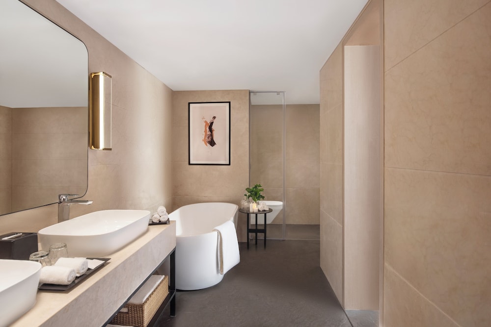 Novotel Mumbai International Airport 69/70