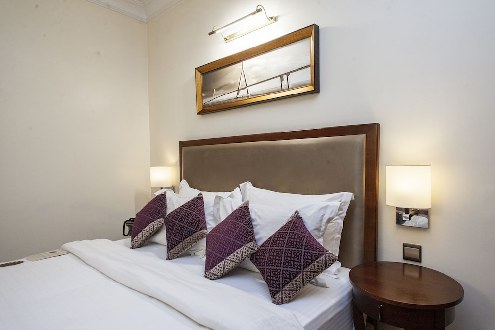 Royal Park Residence Hotel 24/75