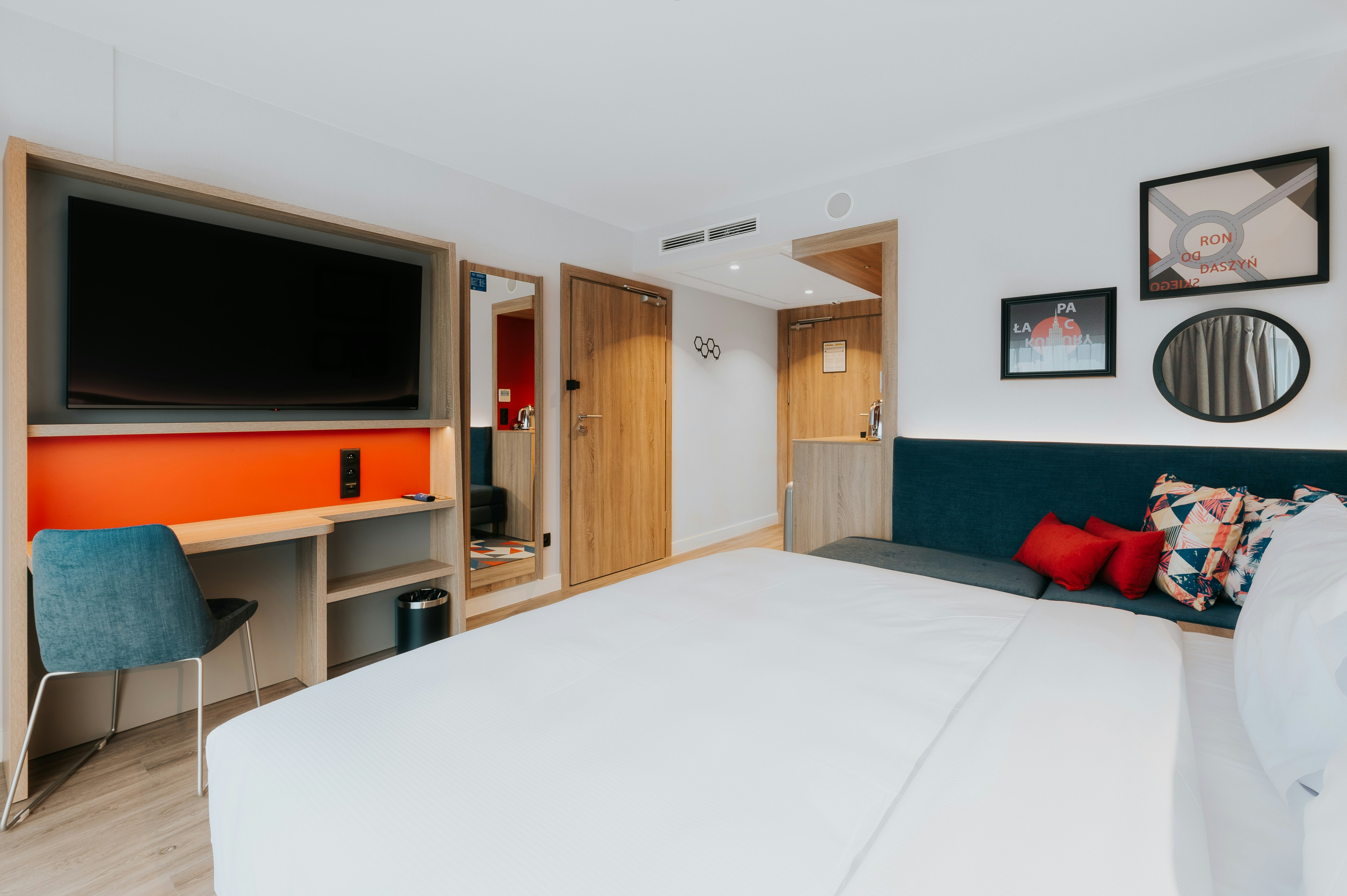 ROOM, KING BED