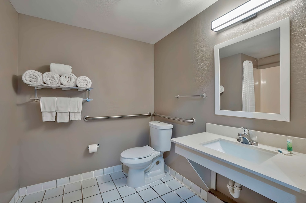 Motel6 Denison, TX 51/56