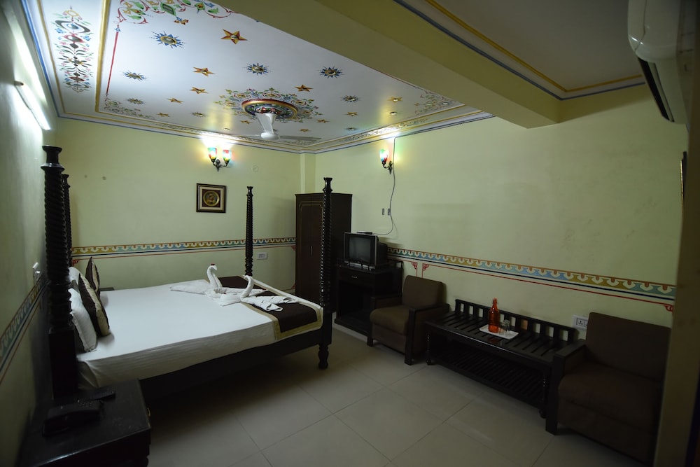 Hotel Vaishnavi 22/58
