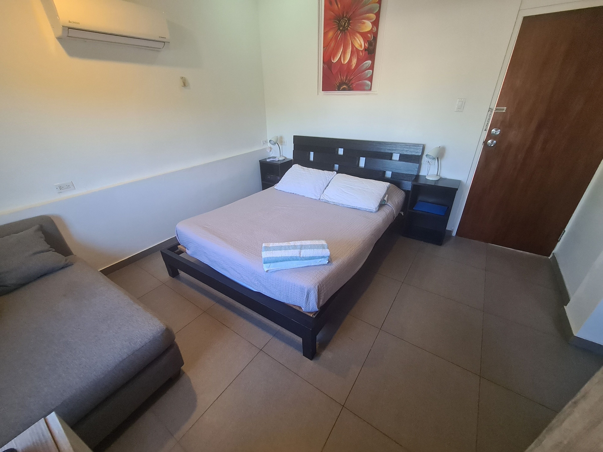 G, Studio, Queen Bed