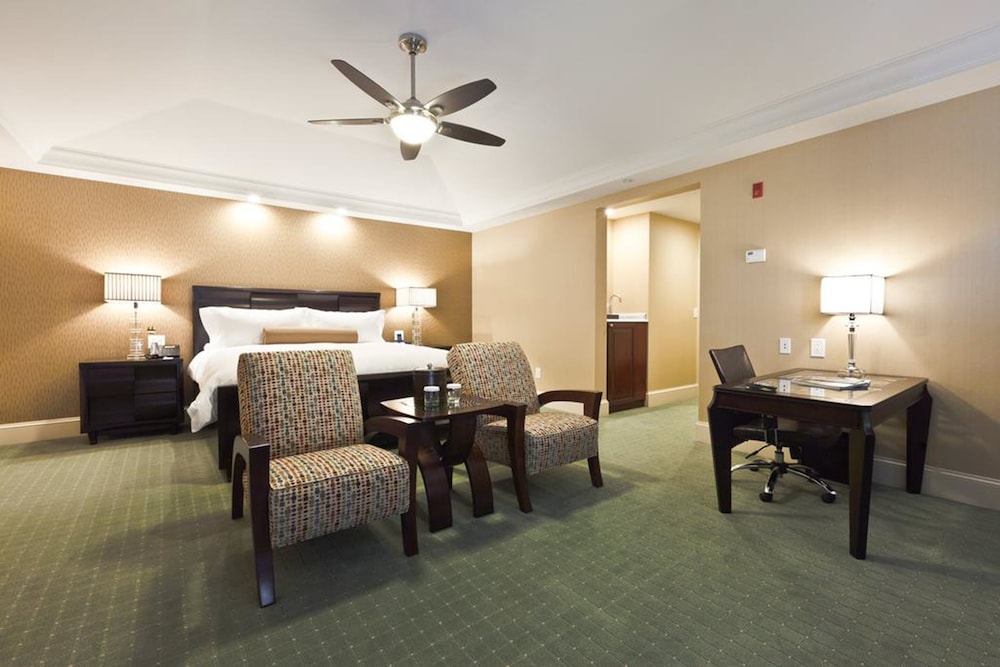 Town & Country Inn and Suites 28/36
