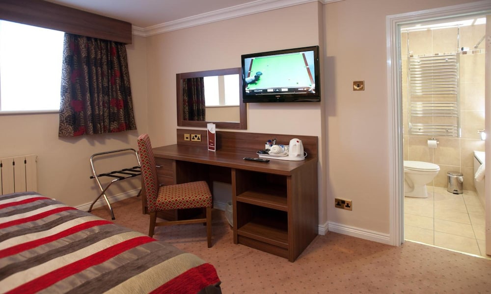 Adair Arms Hotel 44/50