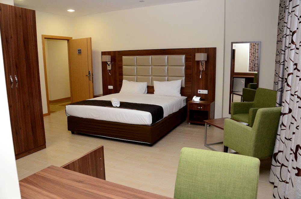 Blu Sky Hotel 5/25