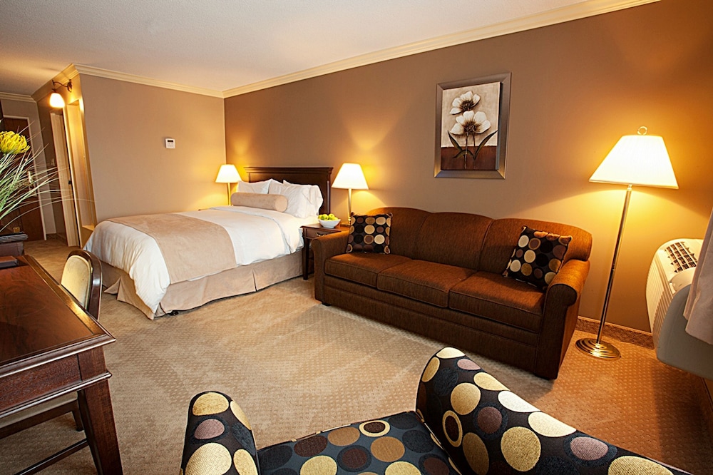 Fredericton Inn 13/65