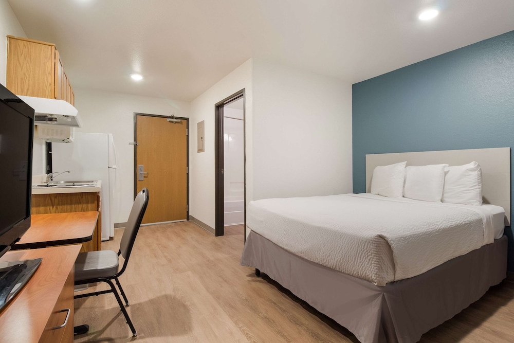 UPGRADE, SUITE, QUEEN BED