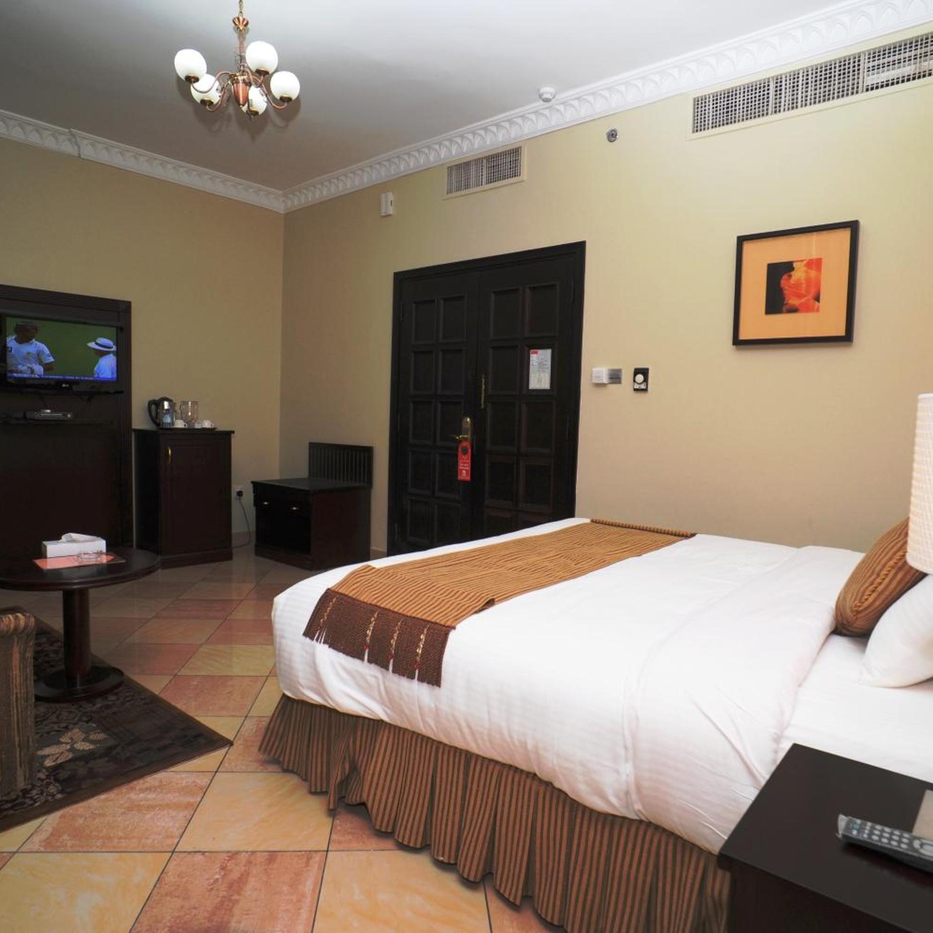 جناح جونيور، Al Jazeera Royal Hotel 4/10