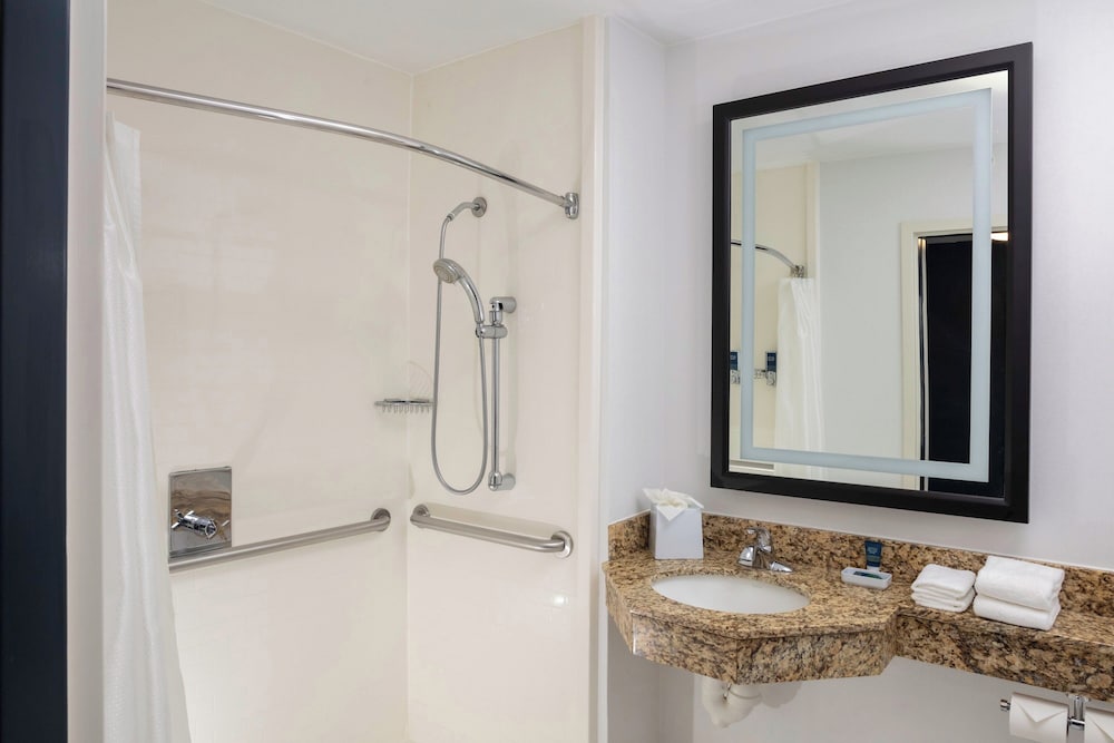 غرفة بسريرين مزدوجين لذوي الإعاقة، Four Points By Sheraton Memphis East 3/4