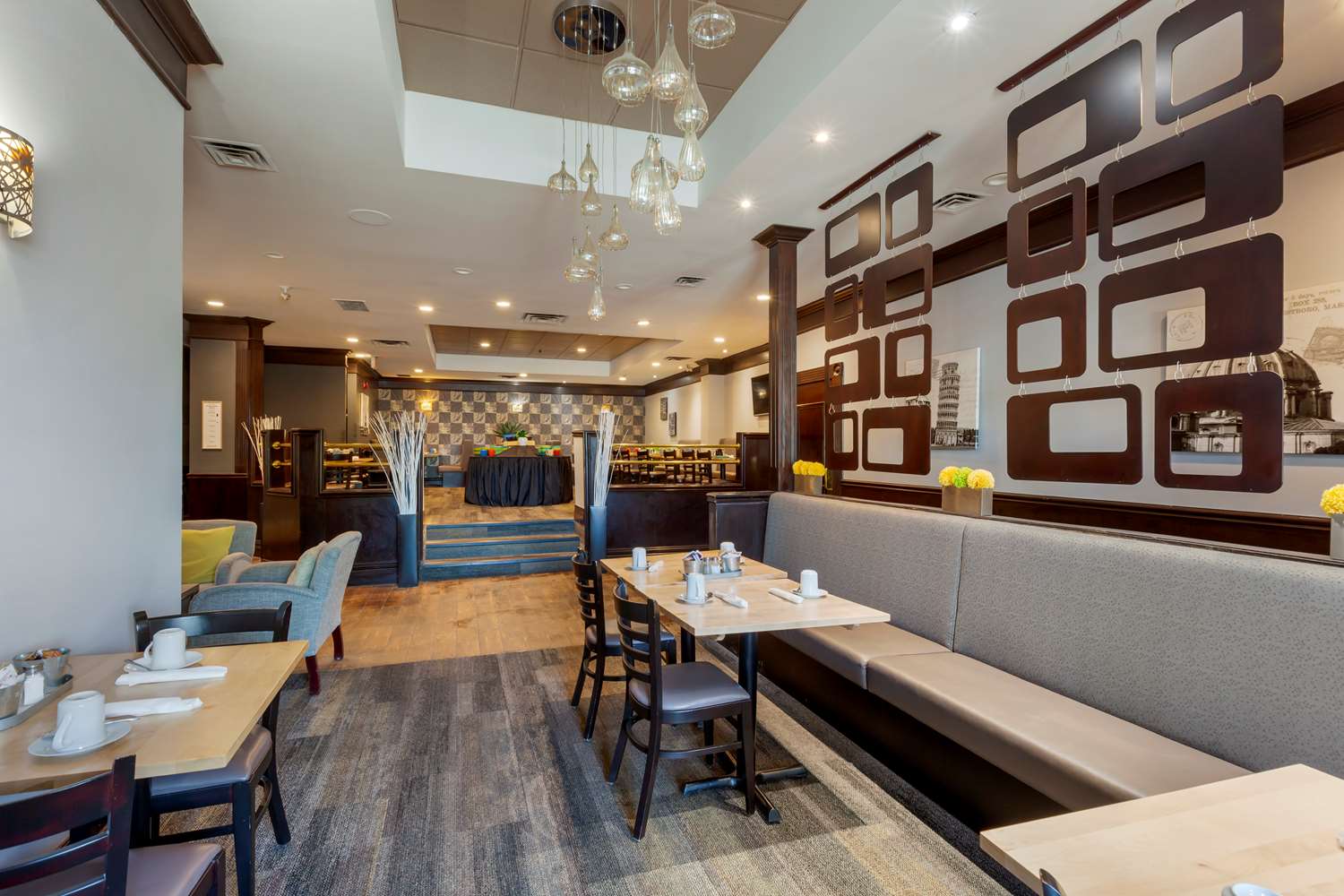 Best Western Plus Toronto Airport Hotel 28/38