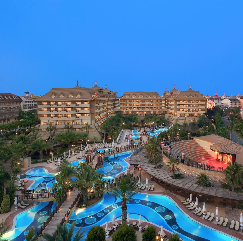 Royal Dragon Hotel 45/50