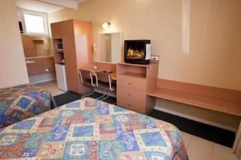 PARKVILLE MOTEL 37/56