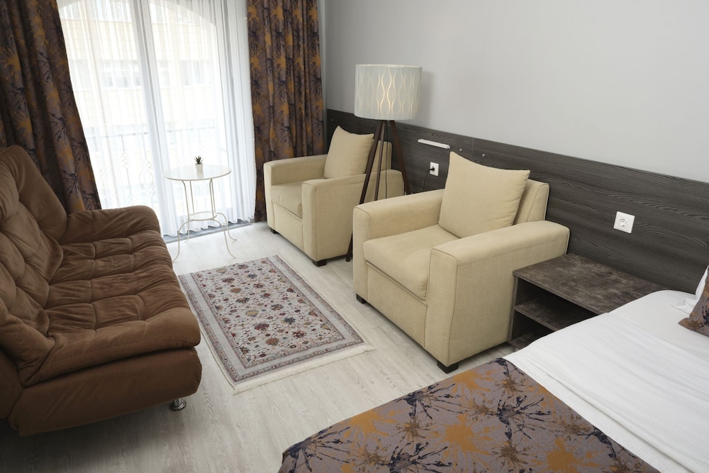 The Breeze Hotel 38/60