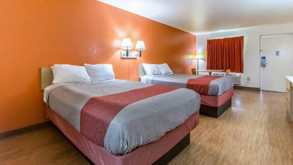 Motel6 Raleigh, NC Cary 32/54