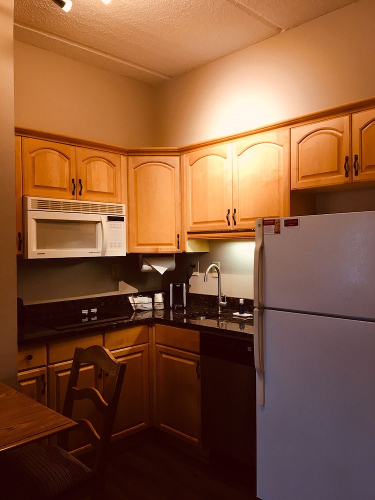 Hawthorn Extended Stay by Wyndham Conyers 31/40
