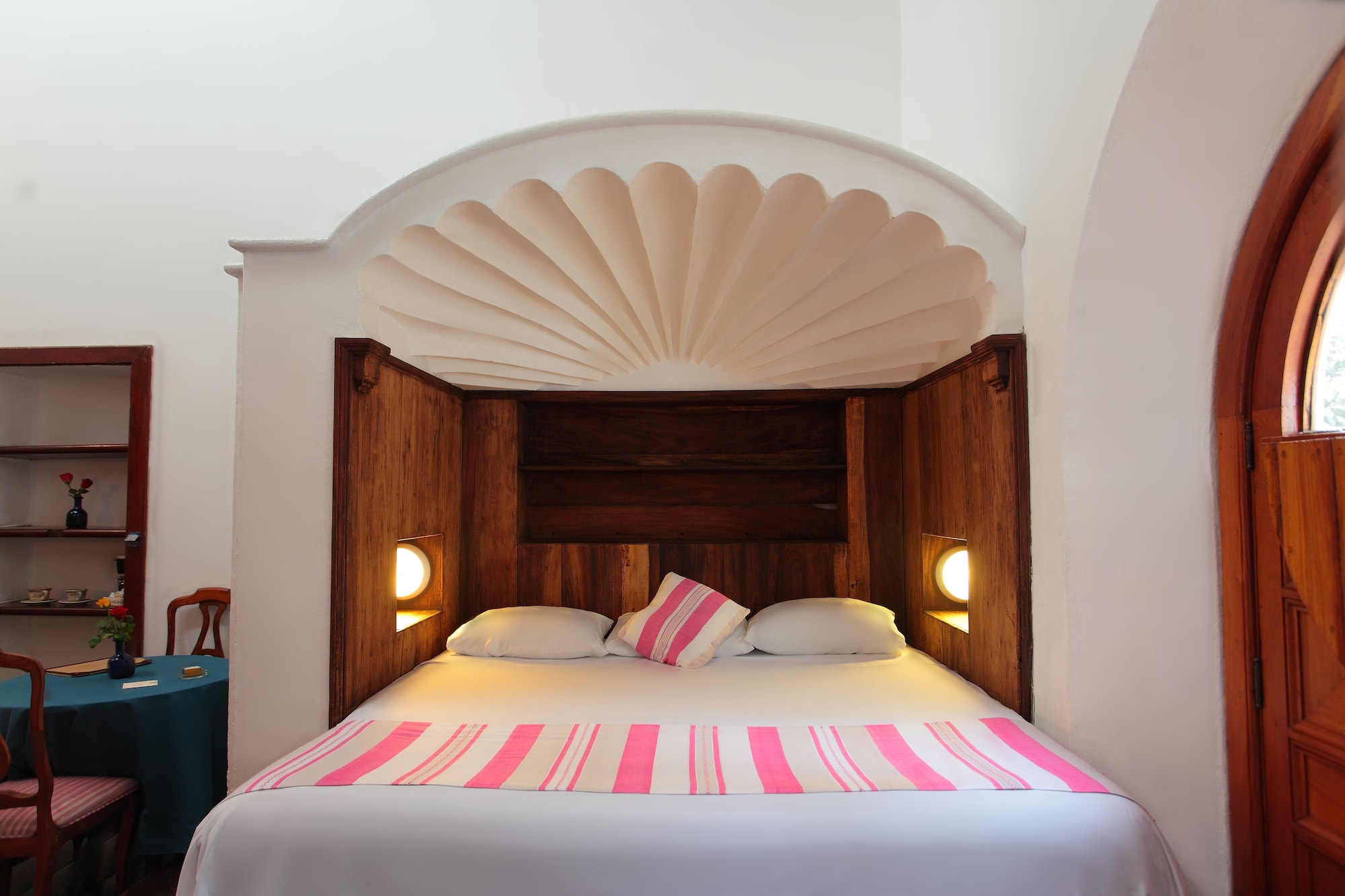 Family Suite, King and Twin Beds, 2 Bathrooms