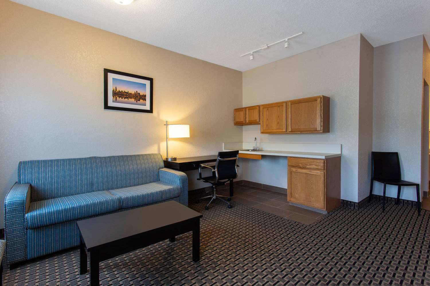 Ramada by Wyndham Glendale Heights/Lombard 5/18