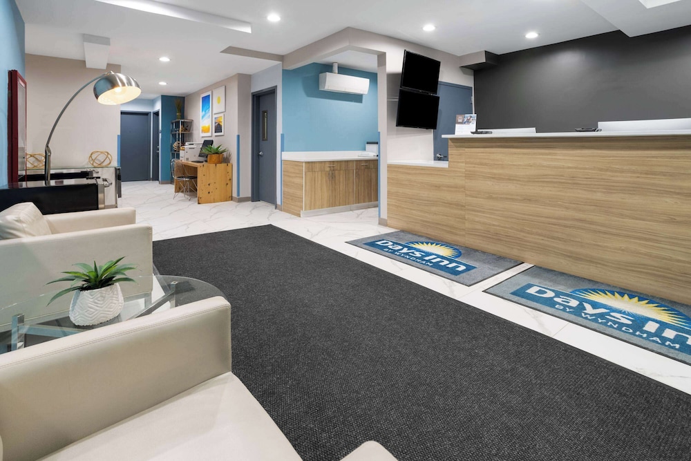 Days Inn by Wyndham Staten Island 16/36
