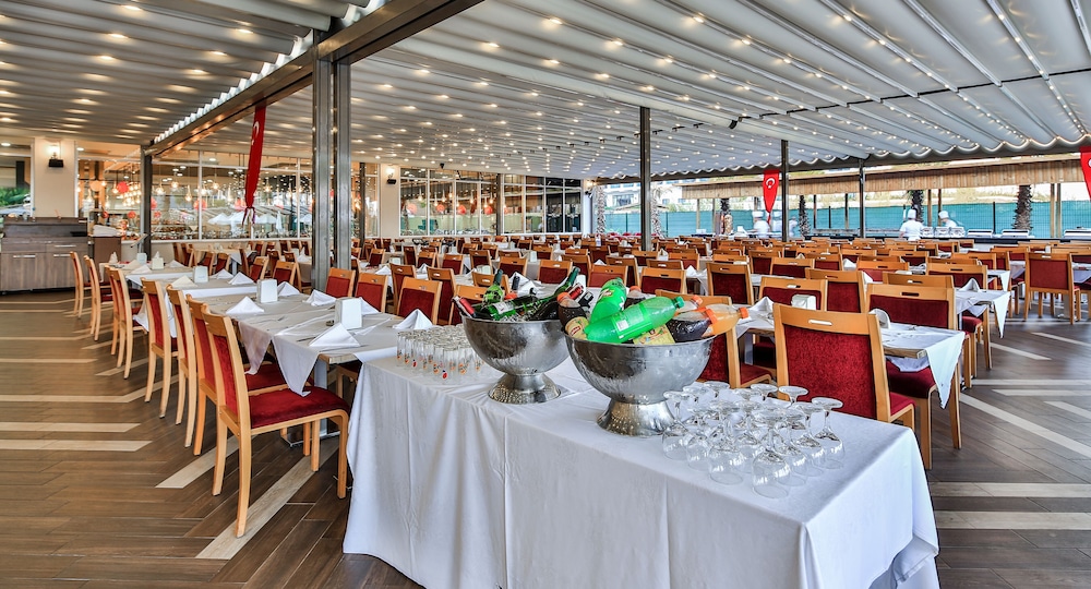 Saturn Palace Resort 24/50
