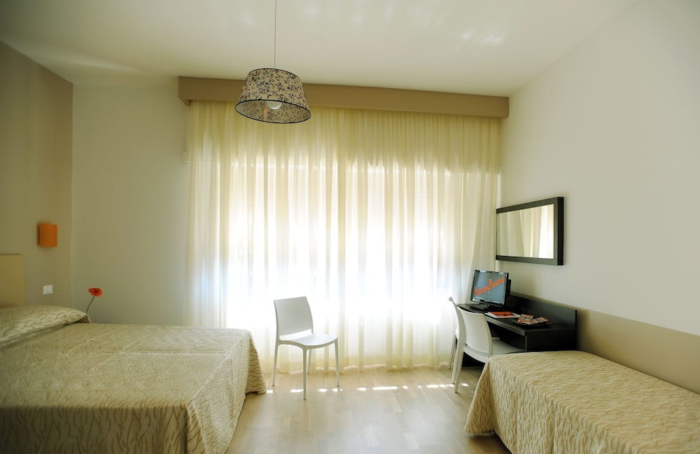 Honey Rooms 15/31