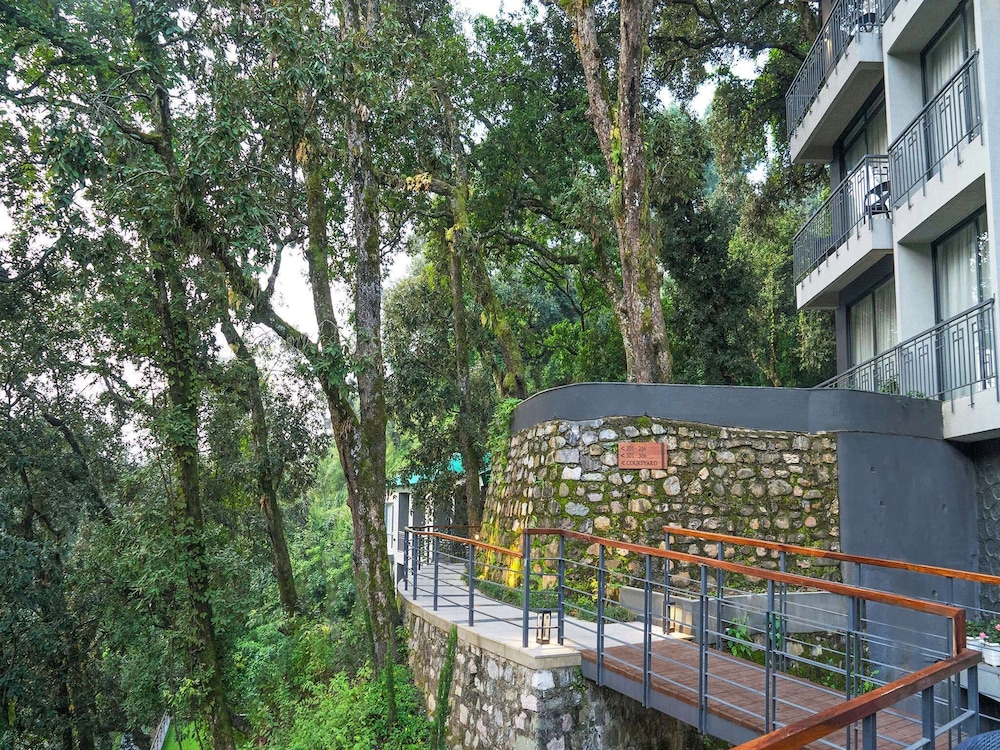 The Rosefinch Sarovar Portico 5/40