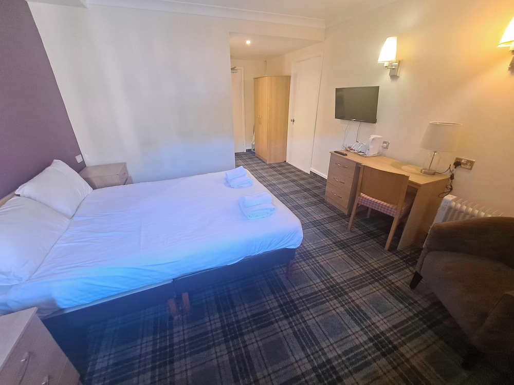 ROOM, DOUBLE BED