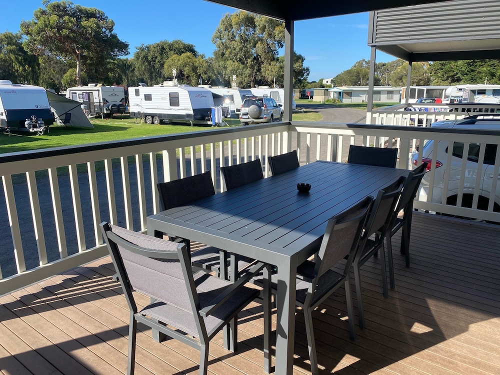 Victor Harbor Holiday & Cabin Park 31/46
