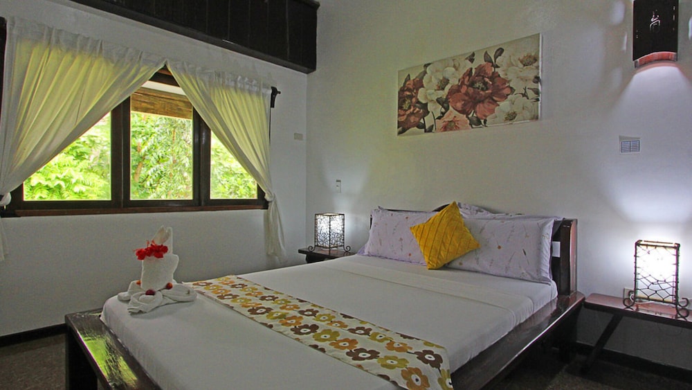 2 Bedrooms, Villa, 1 Double and 2 Queen Beds, Garden View