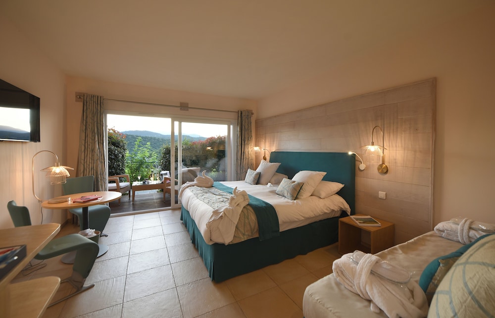 ROOM, DOUBLE BED, GARDEN VIEW