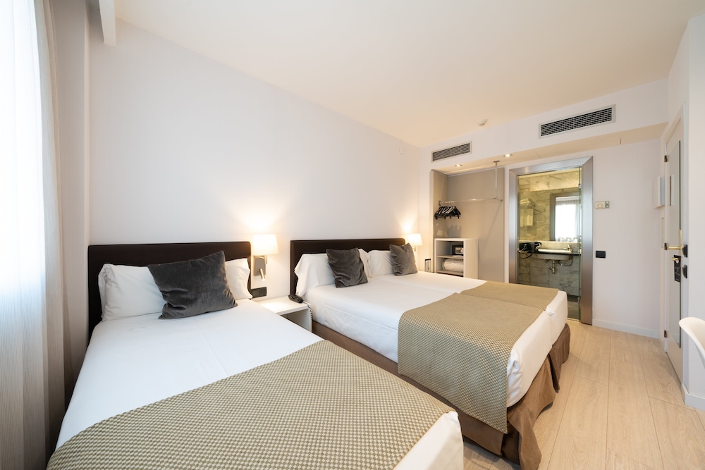 Catalonia Albeniz Hotel 10/55