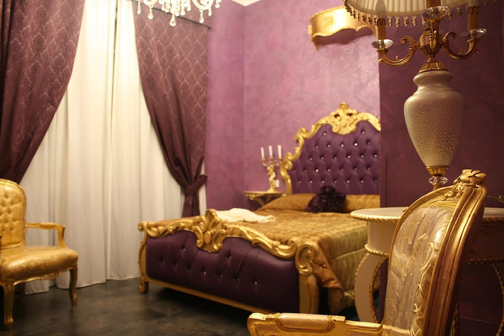 Pope's Suites 21/50