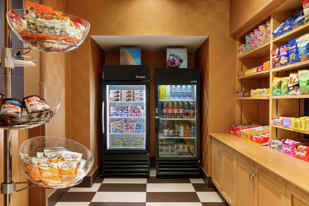 Hampton Inn and Suites by Hilton Langley Surrey 49/72