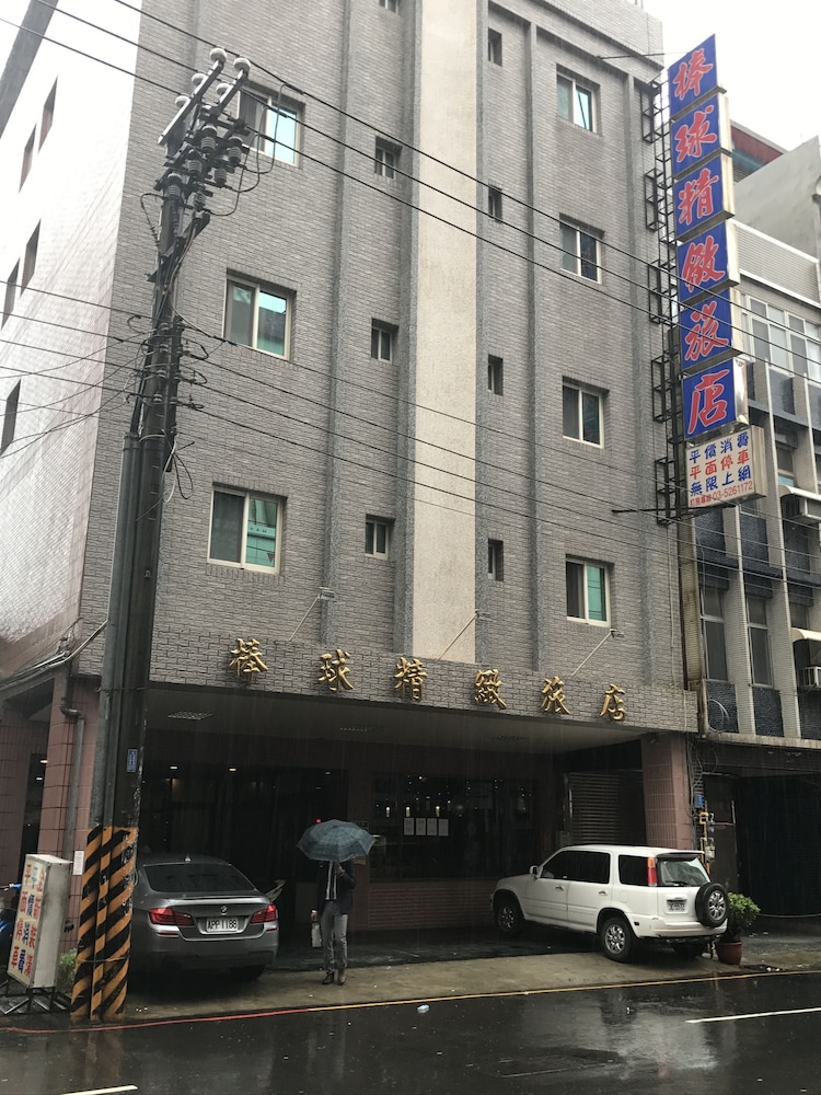Baseball Exquisite Hotel 32/35