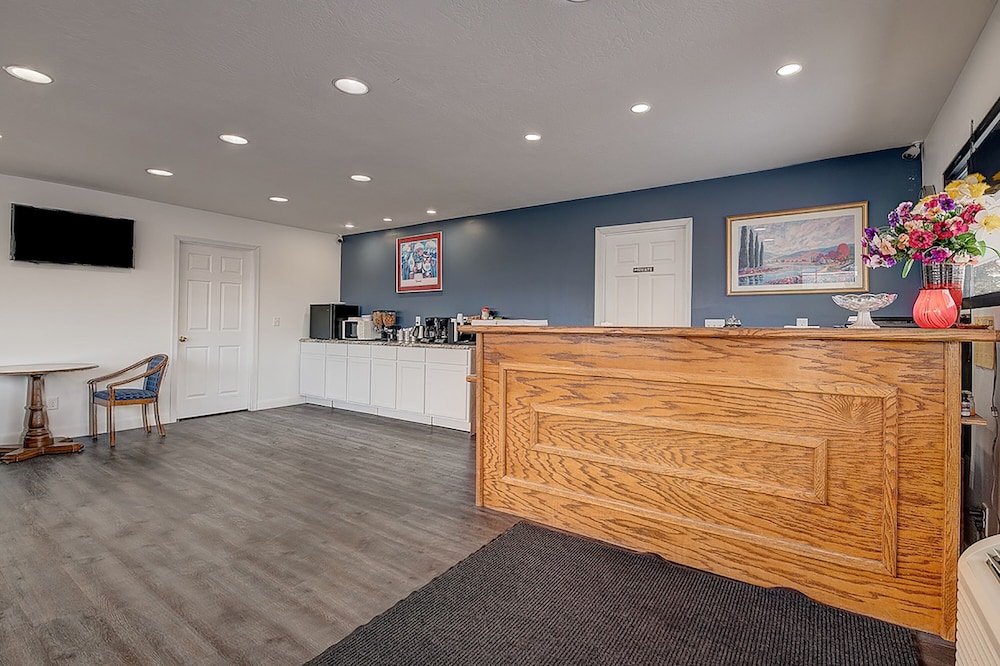 Travelodge by Wyndham Spirit Lake/Okoboji 5/53