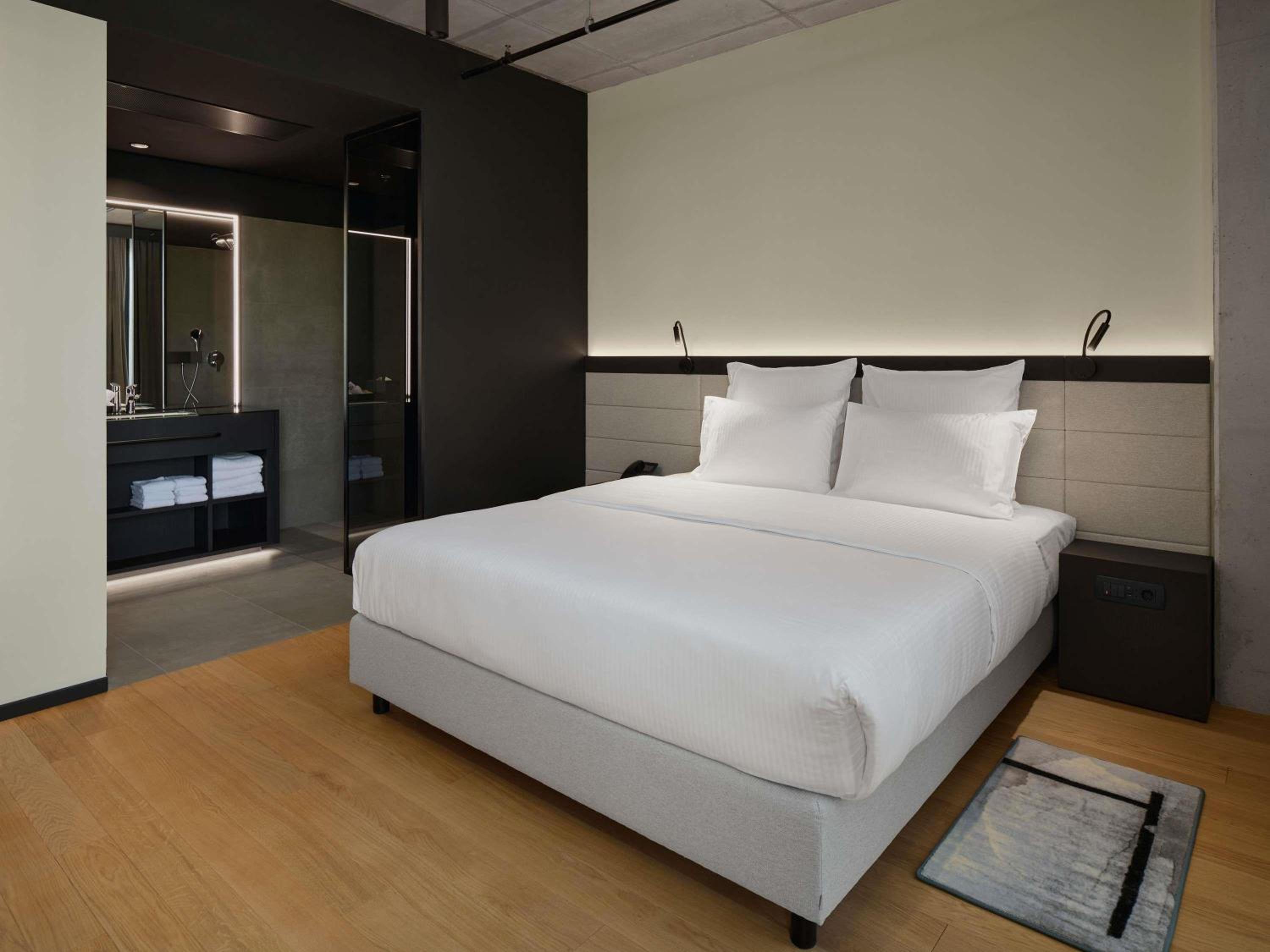 JUNIOR SUITE, KING BED