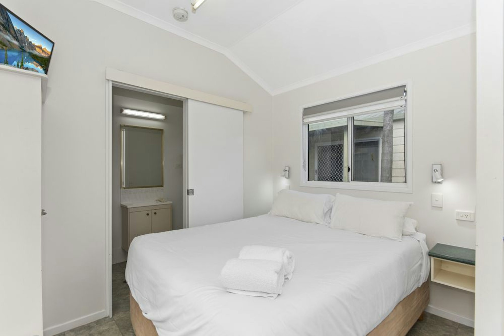 Studio, Cabin, Queen Bed