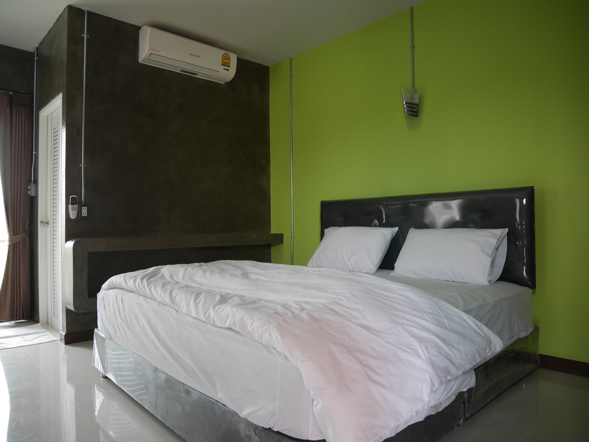 DELUXE, DOUBLE BED