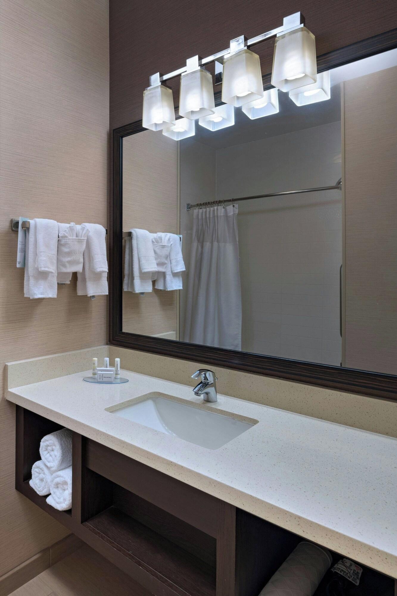 جناح تنفيذي بسريرين كوين مع أريكة، Fairfield Inn Suites By Marriott Austin Northwest Research Blvd 3/3