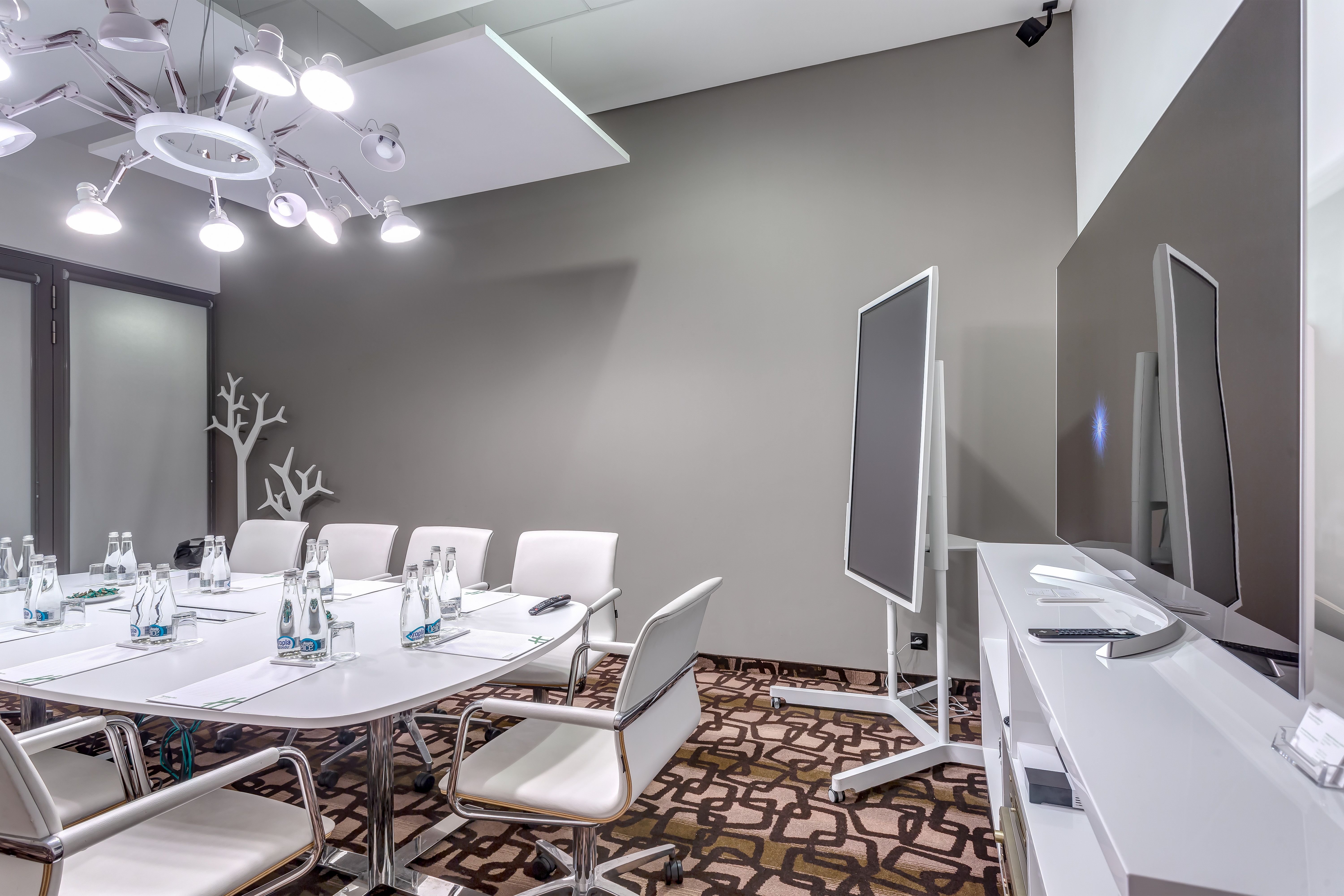 Holiday Inn Warsaw Jozefow 40/50