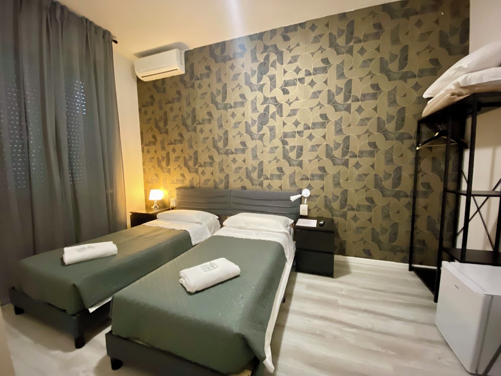 City, Twin Beds