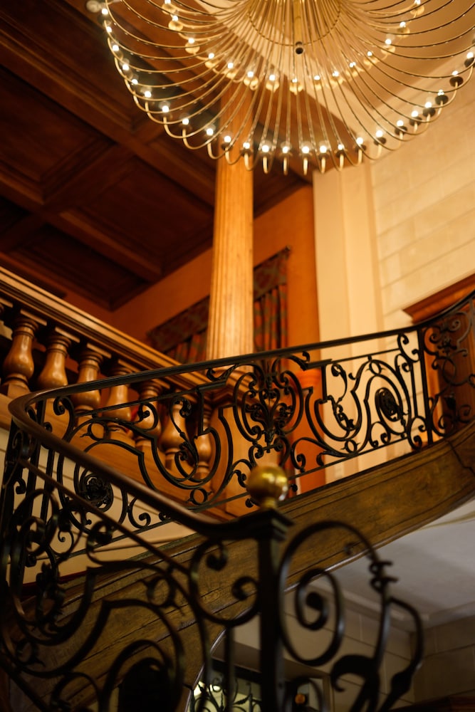 Relais Chateaux Chateau Des Avenieres 3/46