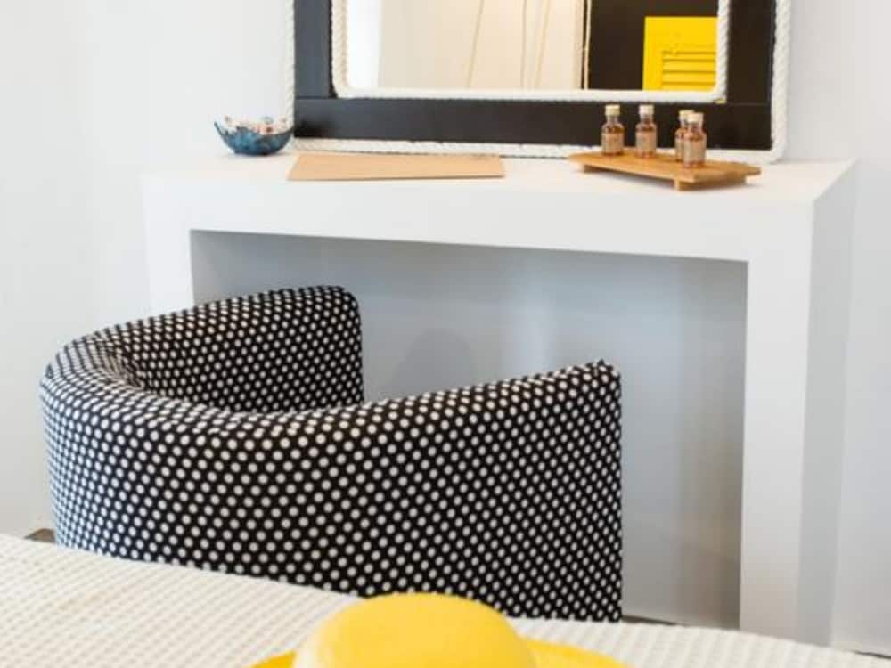 Evi Rooms photo1