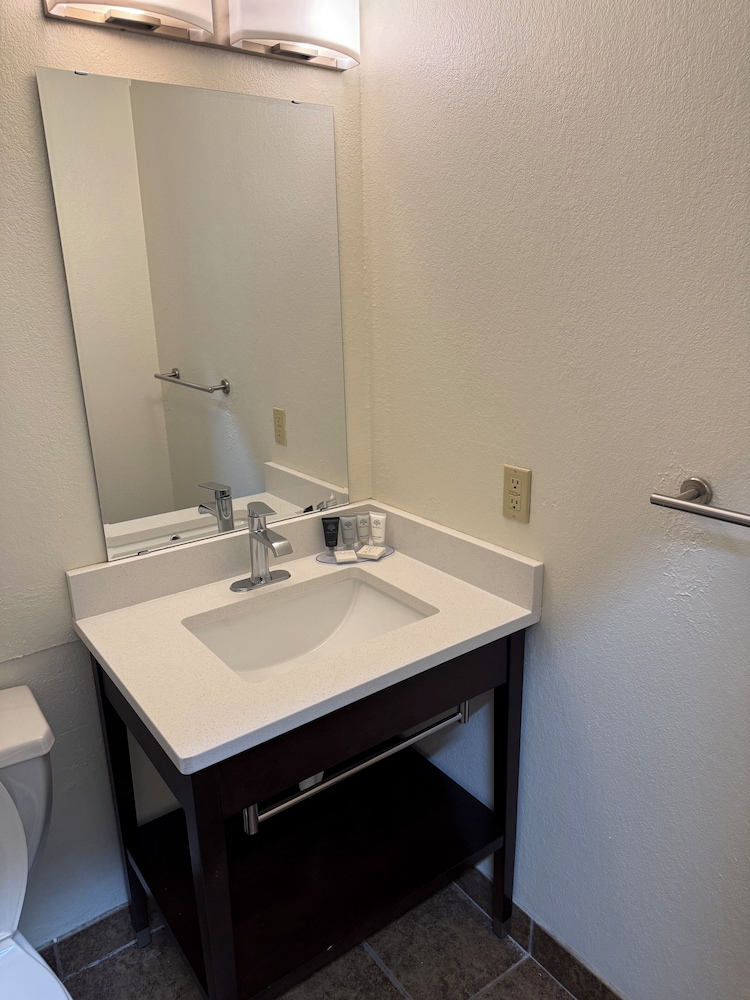 Sandalwood Studios &amp; Suites 28/29